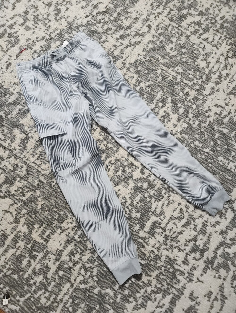 Under Armour White and Gray Striped Performance Pants Jogger Size Youth LARGE
